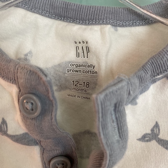 GAP Baby shorty one -piece - Picture 2 of 4